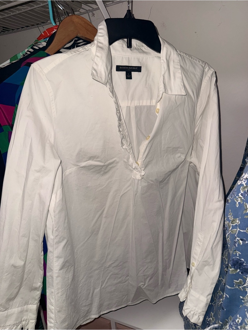 Banana Republic White Collared Button-Up Shirt